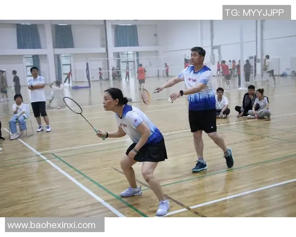 深圳羽毛球队战术解析:如何在比赛中提升团队协作与个人技术